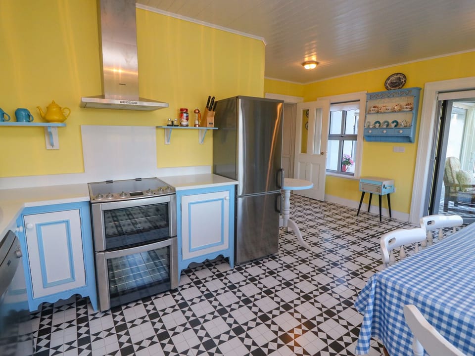 Cottage | Interior