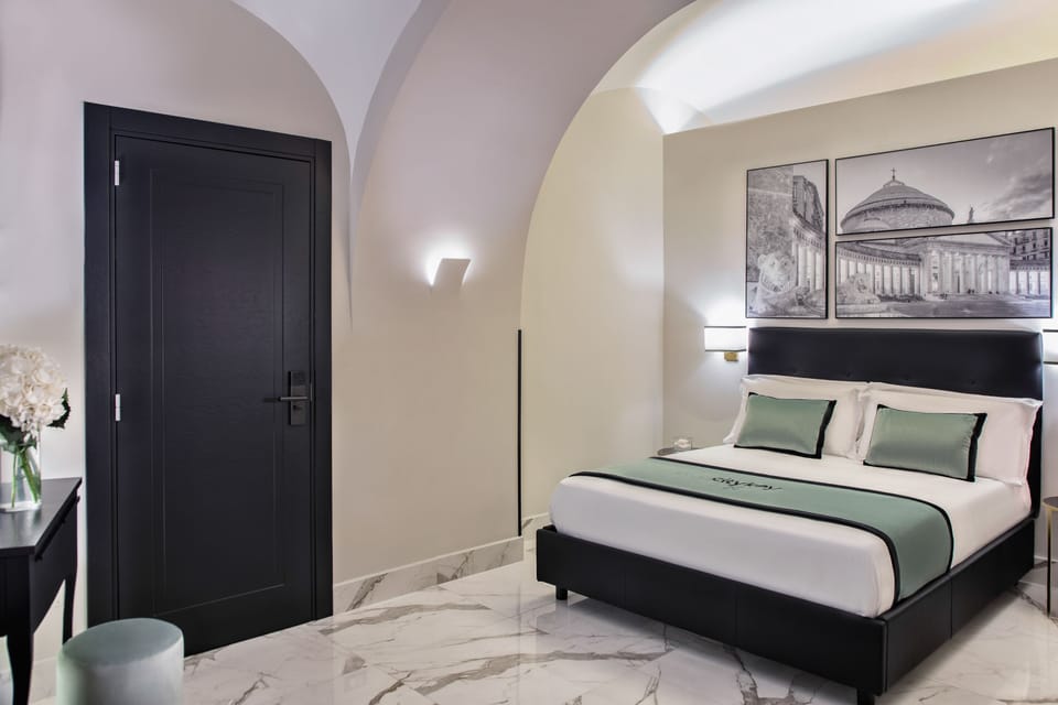 Family Room (PIAZZA PLEBISCITO) | Egyptian cotton sheets, premium bedding, minibar, in-room safe