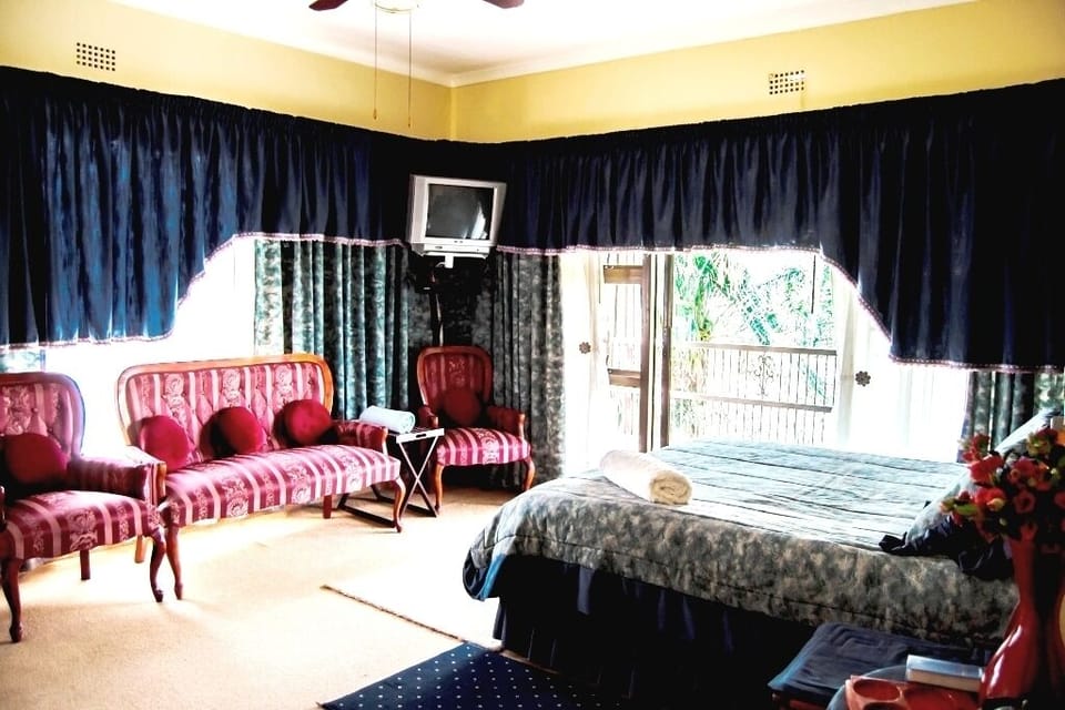 Room 1 | In-room safe, desk, laptop workspace, iron/ironing board