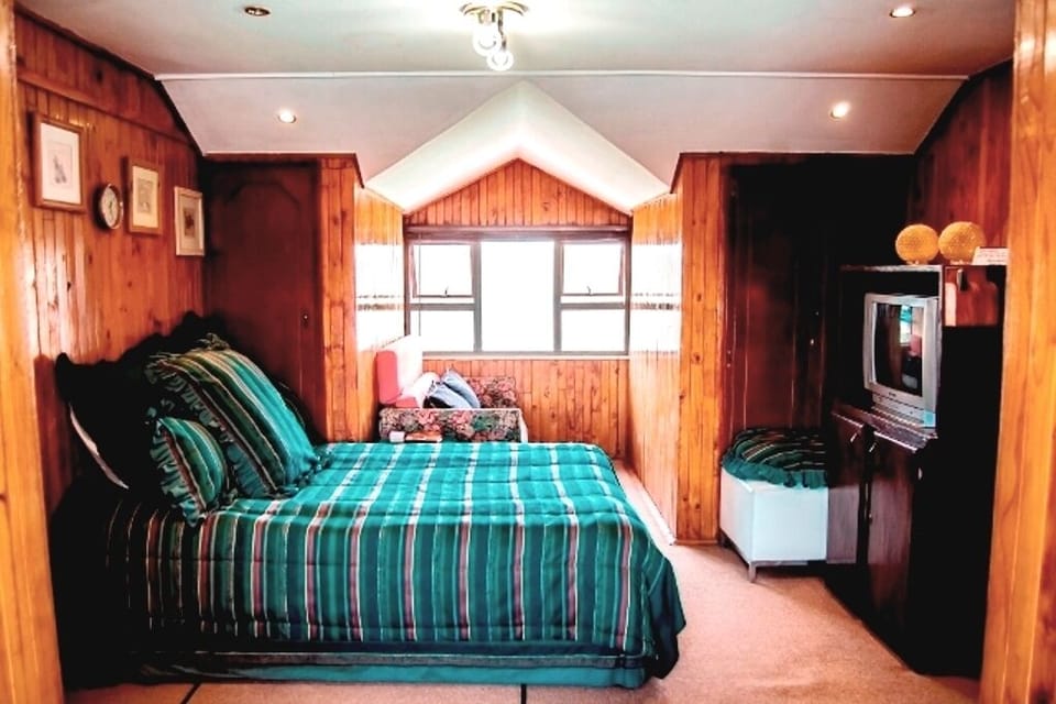 Loft Room 1 | In-room safe, desk, laptop workspace, iron/ironing board