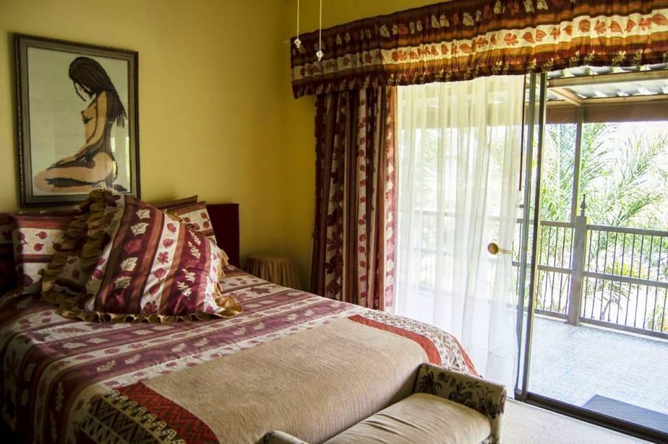 Room 2 | In-room safe, desk, laptop workspace, iron/ironing board