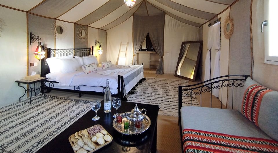 Tente Double Deluxe | Down comforters, Select Comfort beds, laptop workspace, WiFi (free)