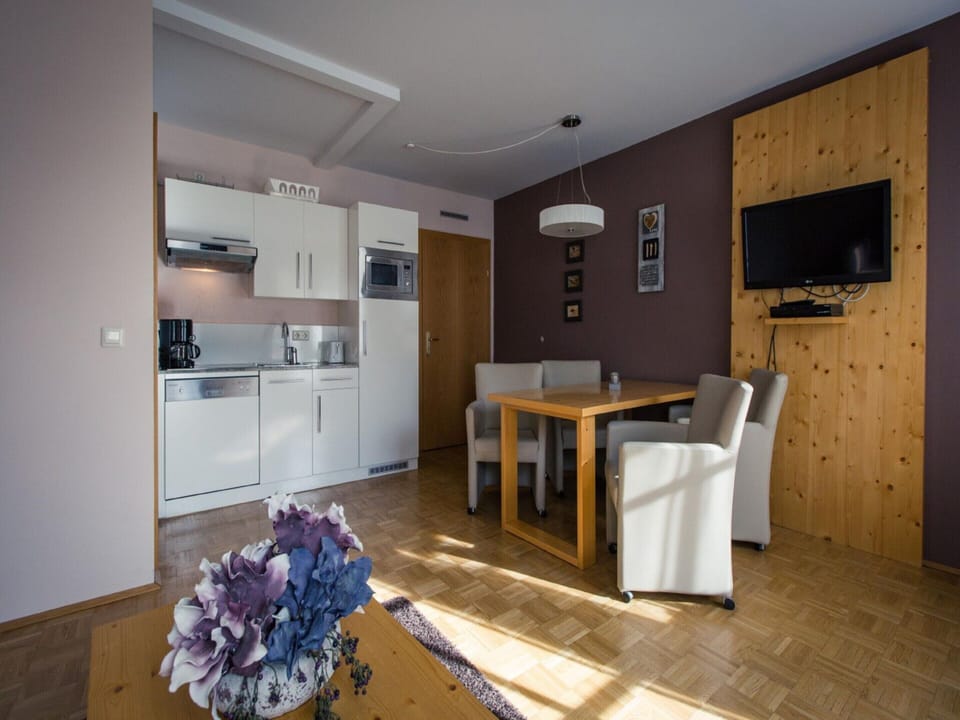 Apartment | Private kitchen | Cookware/dishes/utensils