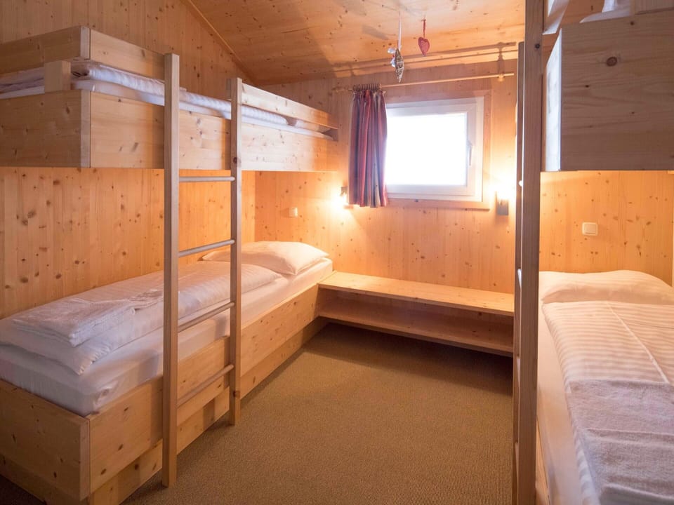 Chalet | 4 bedrooms, individually furnished, bed sheets