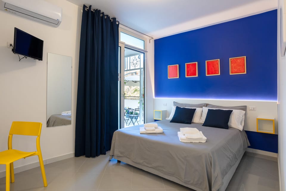 Room, Balcony, Mountain View (Room 01) | In-room safe, individually decorated, individually furnished, desk