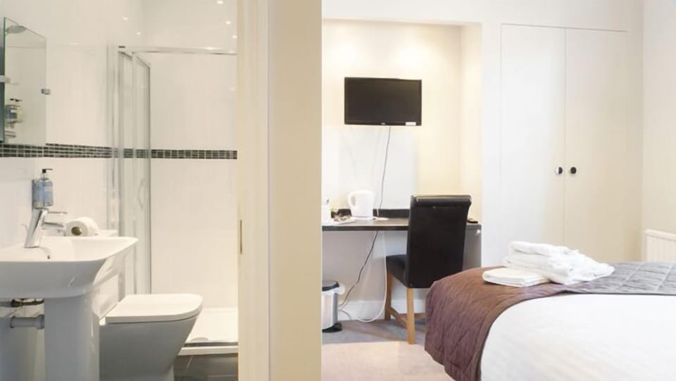 Iron/ironing board, free WiFi