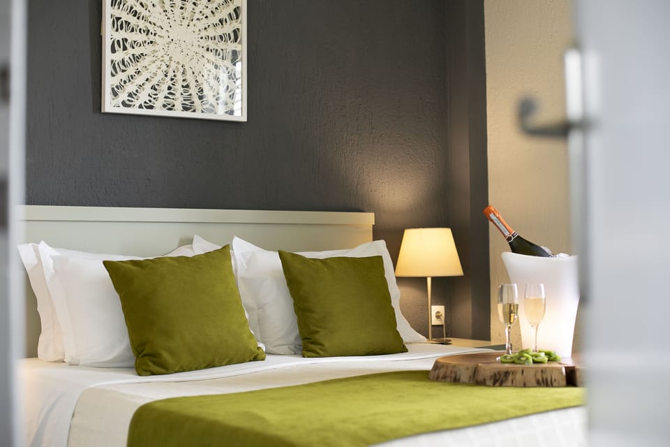 Suite | 1 bedroom, in-room safe, desk, blackout drapes