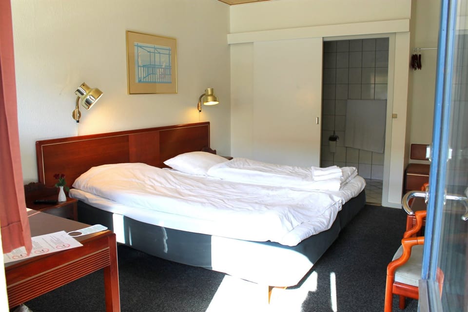 Double Room | Pillowtop beds, desk, soundproofing, iron/ironing board