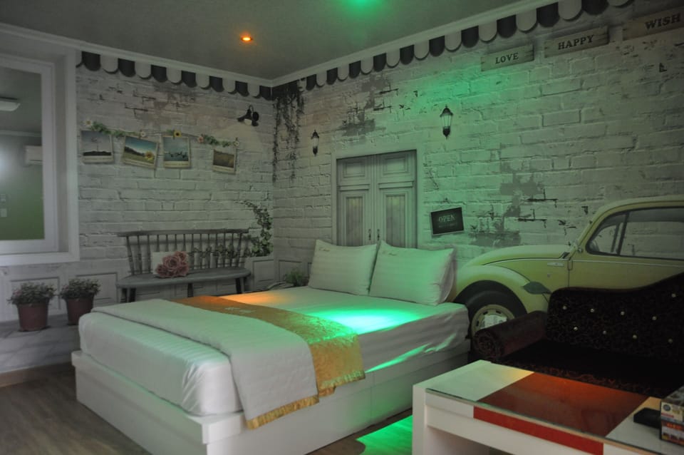 Standard Room - Extra person charge 10,000 KRW on site more than 2 people | Soundproofing, iron/ironing board, free WiFi, wheelchair access