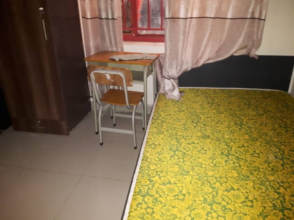 Business Single Room | Desk, laptop workspace, iron/ironing board (on request), WiFi (free)