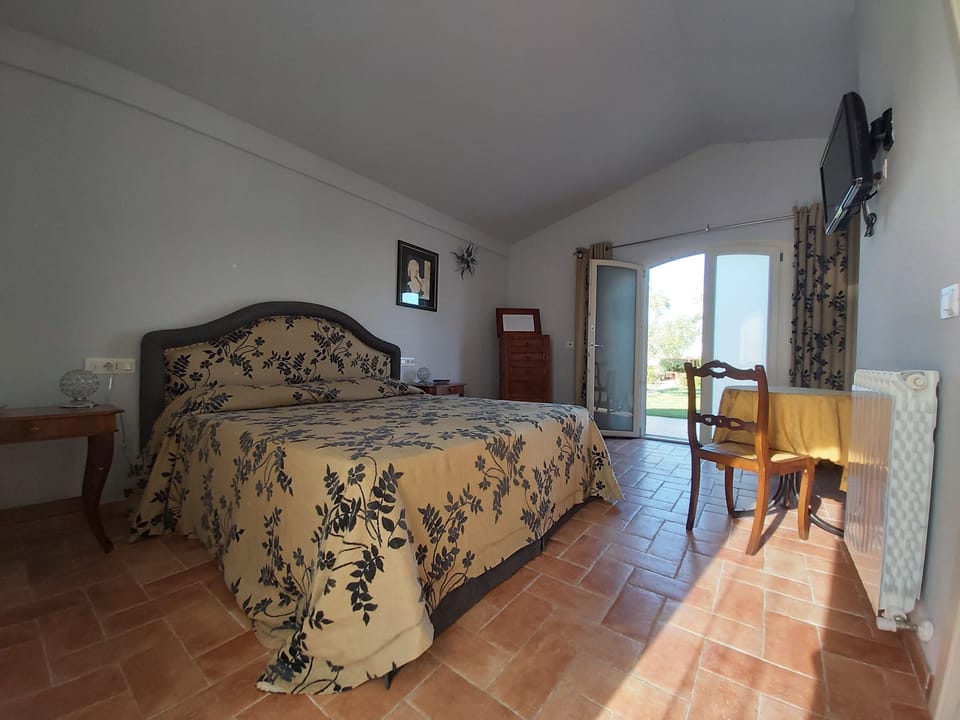 Superior Double Room | Desk, soundproofing, free WiFi, bed sheets