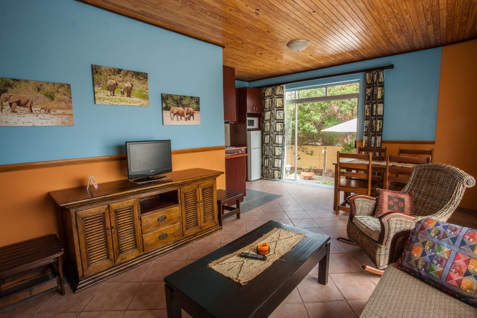 Apartment, 1 Bedroom (Elephant) | Living area