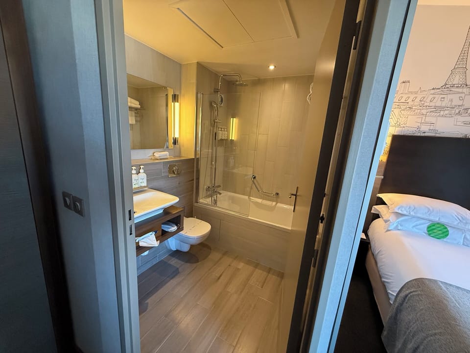 Premium bedding, in-room safe, desk, laptop workspace