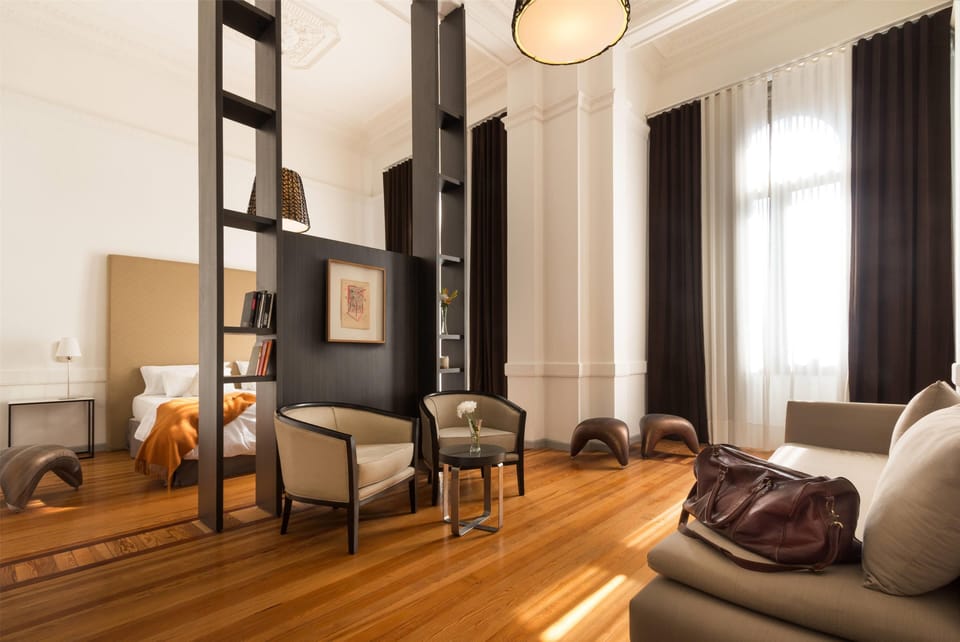 Business Room, Non Smoking | Minibar, in-room safe, desk, soundproofing