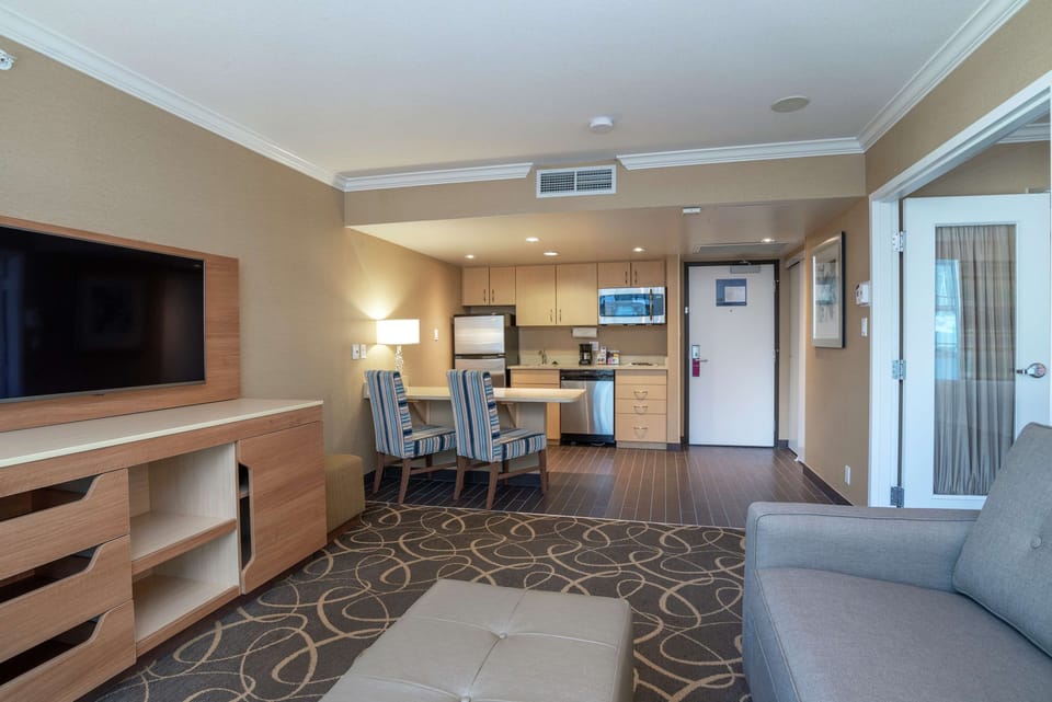 One Bedroom King Suite | Minibar