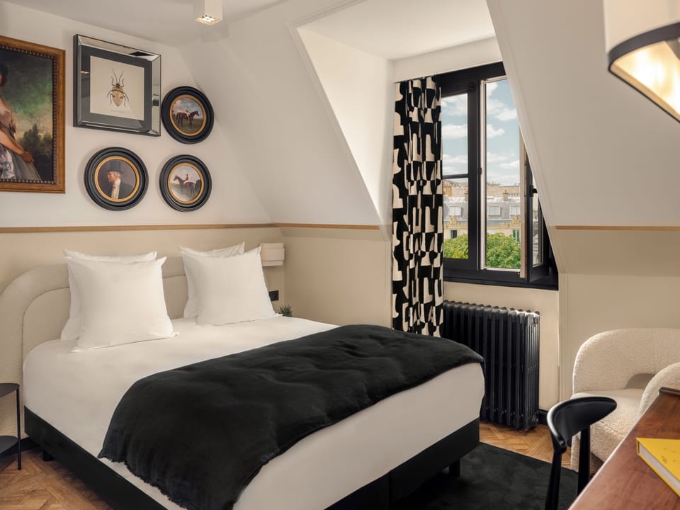 Premium bedding, in-room safe, desk, laptop workspace