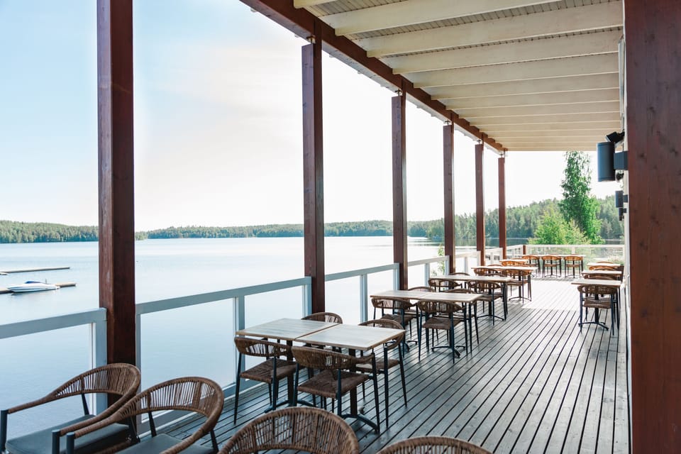 3 restaurants; breakfast, lunch, and dinner served