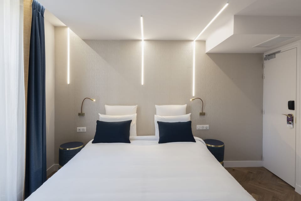 Superior Room, 1 Queen Bed | Hypo-allergenic bedding available, minibar, in-room safe, desk