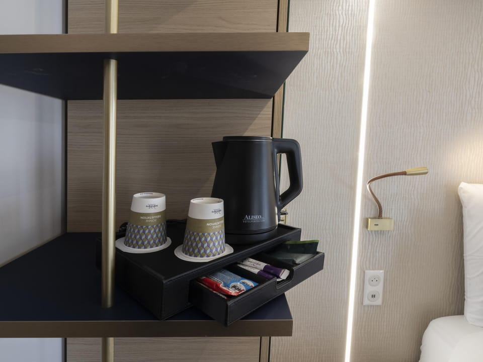 Hypo-allergenic bedding, minibar, in-room safe, desk