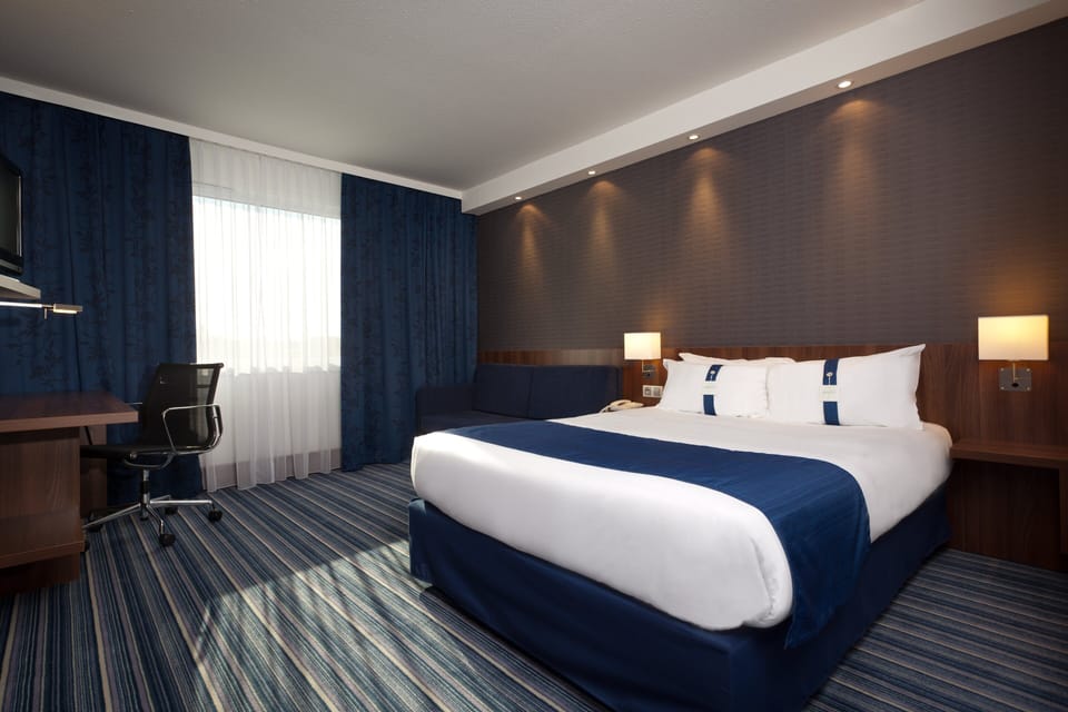 In-room safe, desk, laptop workspace, soundproofing