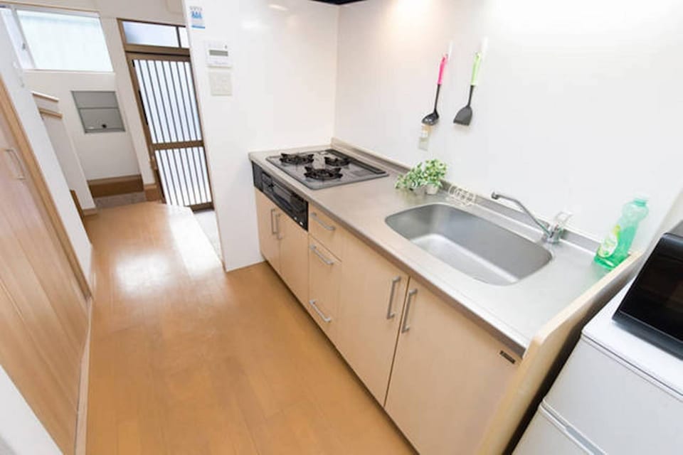 Fridge, microwave, stovetop, electric kettle
