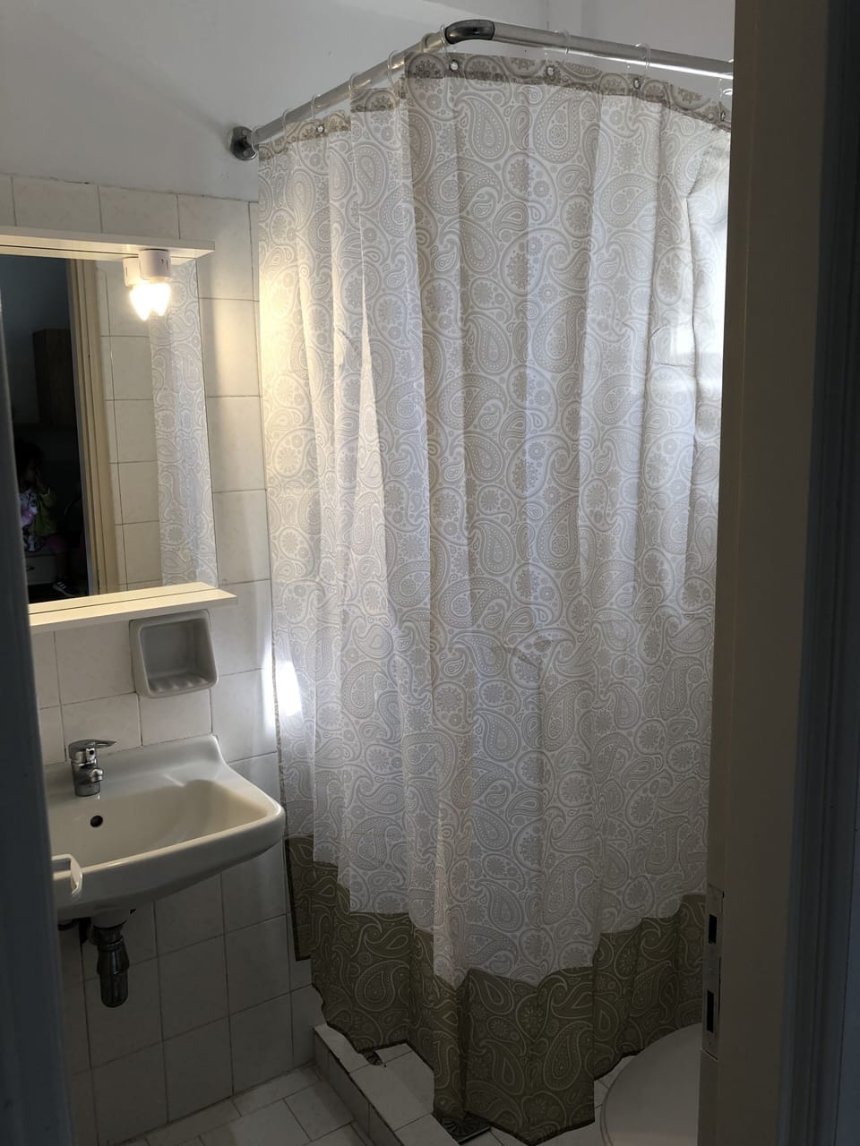 Standard Studio | Bathroom | Shower, rainfall showerhead, towels