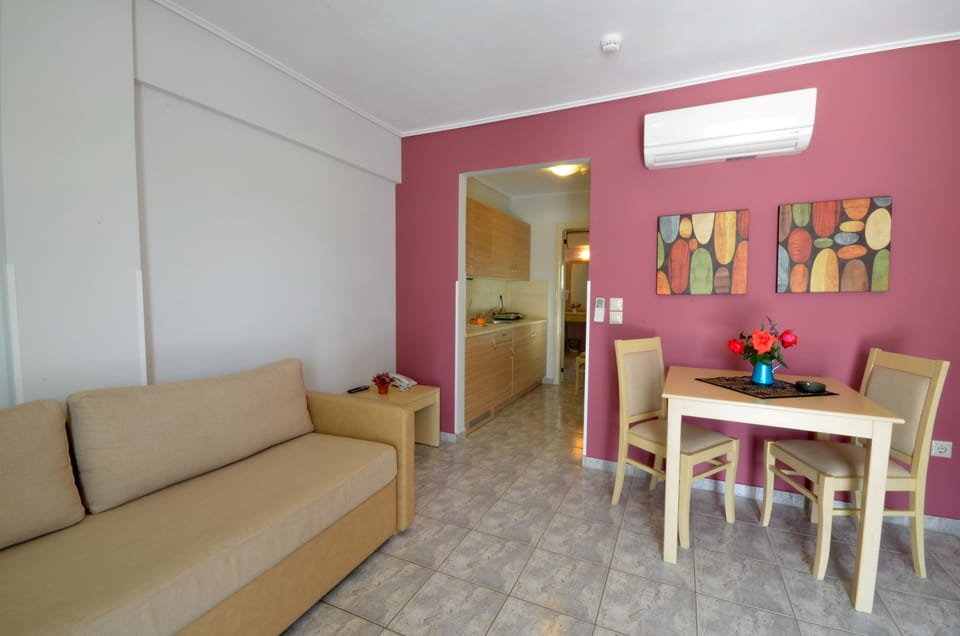 Apartment, 1 Bedroom, Mountain View | Private kitchen | Fridge