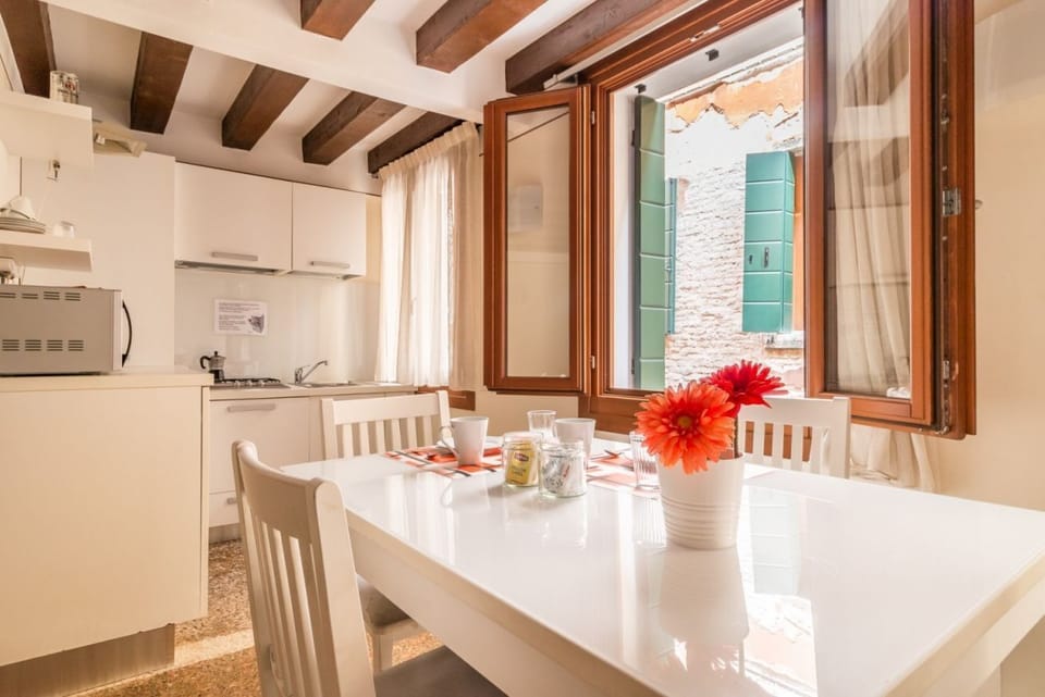 Apartment, 1 Bedroom | In-room dining