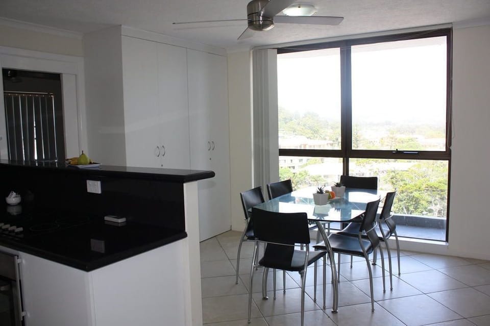 Superior Apartment, 2 Bedrooms, Ocean View, Sea Facing | In-room dining
