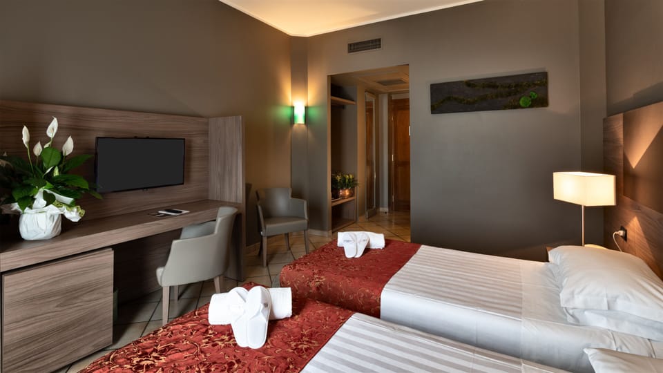 Standard Twin Room | Down comforters, minibar, in-room safe, free WiFi