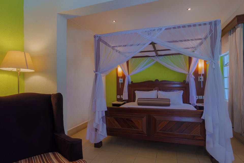 Executive Suite | Down comforters, memory foam beds, minibar, in-room safe
