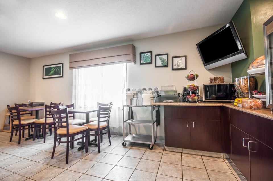 Free continental breakfast