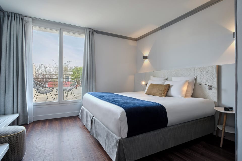 Double Privilege Room | Desk, blackout drapes, soundproofing, iron/ironing board