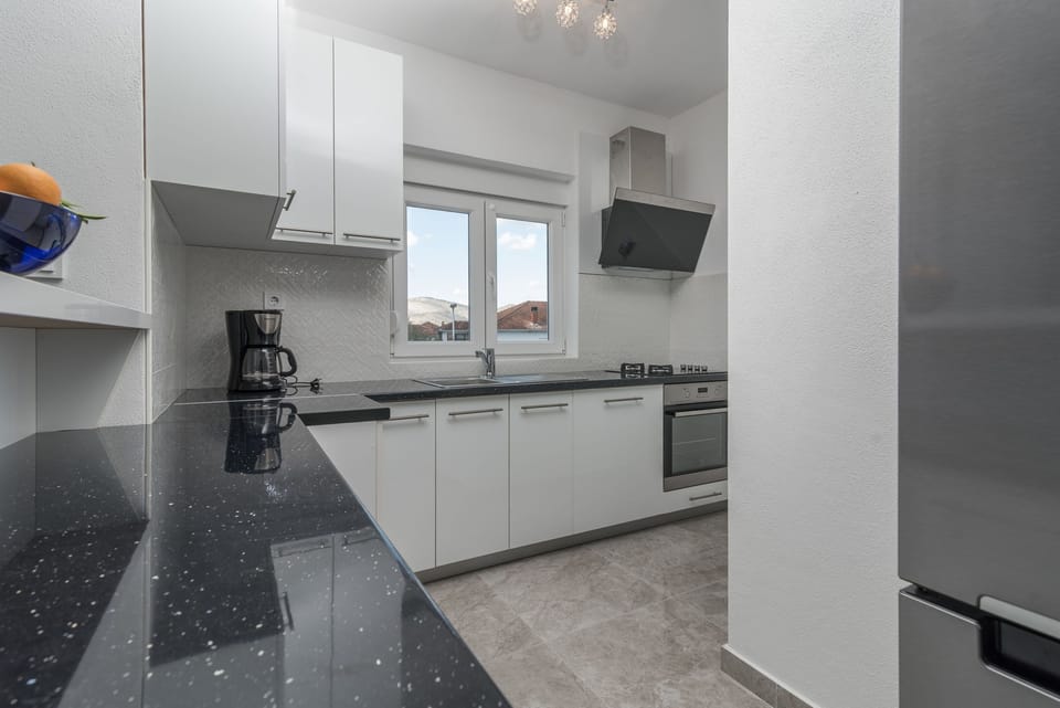 Private kitchen | Fridge, oven, stovetop, dishwasher