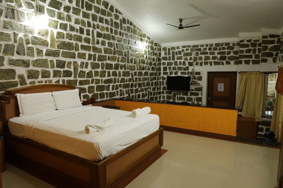 Cottage Room | Desk, iron/ironing board (on request), WiFi (free)
