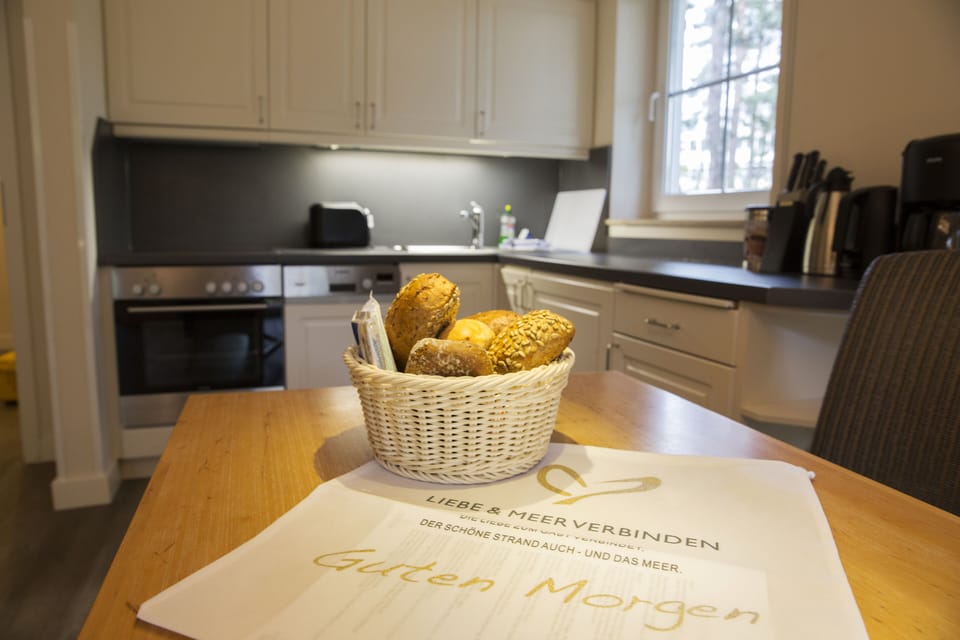 Deluxe Apartment | Private kitchen | Coffee/tea maker, oven, stovetop, dishwasher