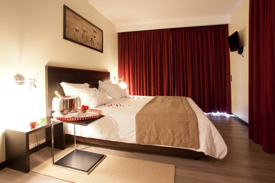 Minibar, in-room safe, iron/ironing board, free WiFi