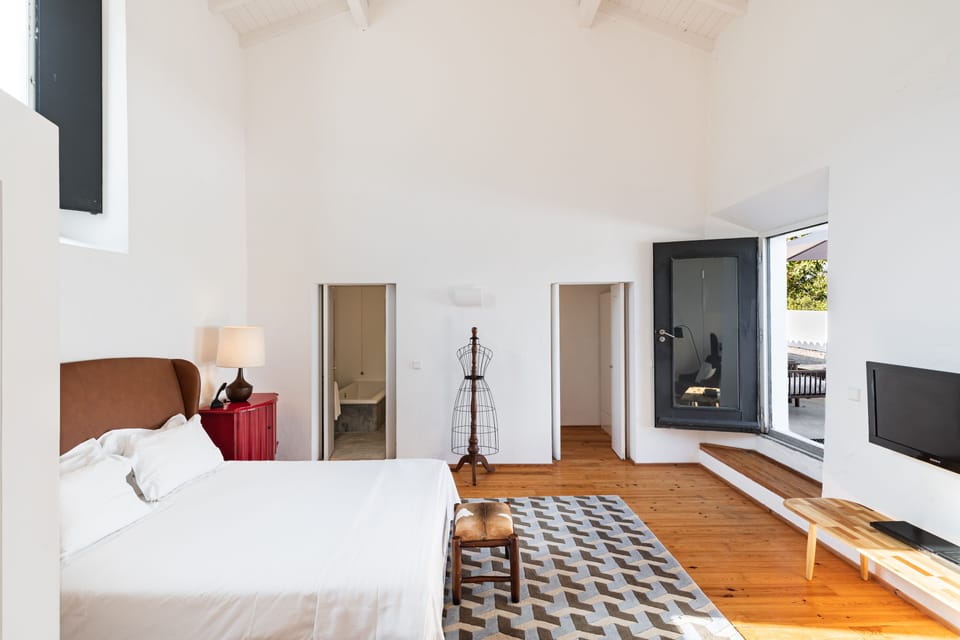 Superior Suite | Premium bedding, minibar, individually decorated, individually furnished