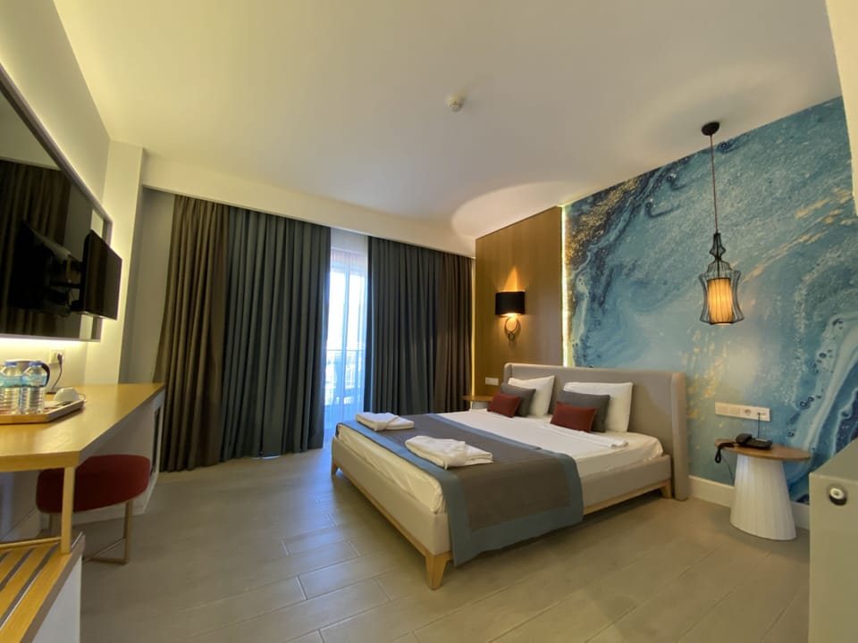 Standard Room | Laptop workspace, blackout drapes, free cribs/infant beds, free WiFi