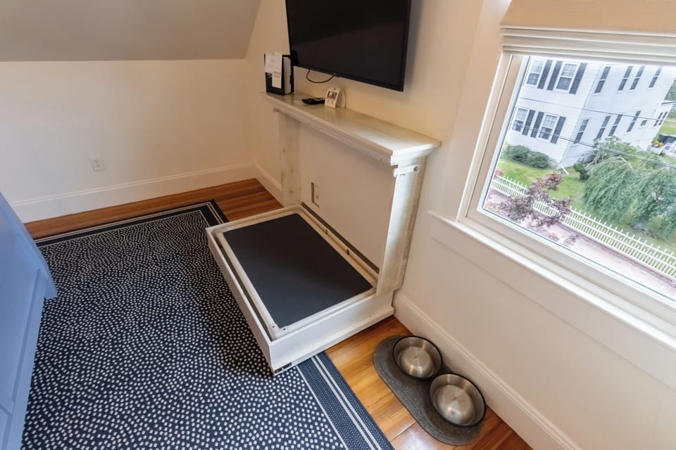 Room 10 | Individually decorated, individually furnished, iron/ironing board