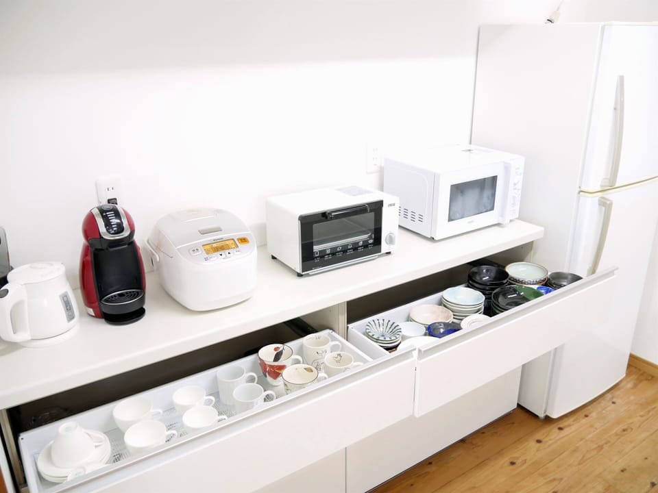 Private Vacation Home | Private kitchen | Full-size fridge, microwave, stovetop, electric kettle