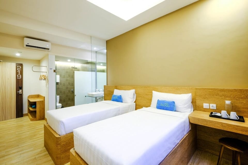 Premium Twin Room | In-room safe, desk, laptop workspace, iron/ironing board (on request)