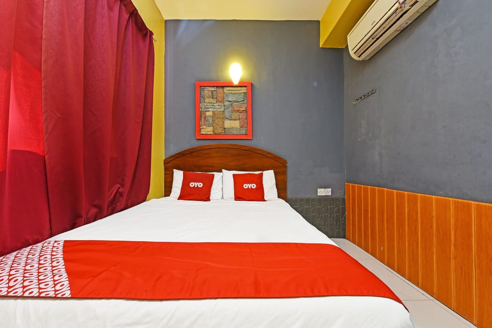 Deluxe Double Room | Desk, WiFi (free), bed sheets