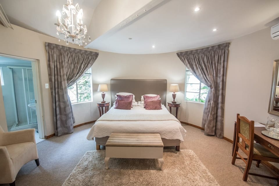 Double Room (Alpine) | Blackout drapes, free WiFi, bed sheets