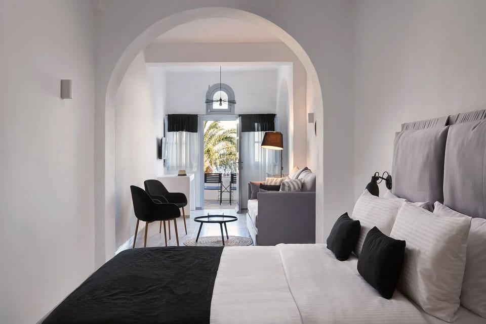 Junior Suite with Jetted Tub & Garden View | Premium bedding, minibar, in-room safe, free WiFi