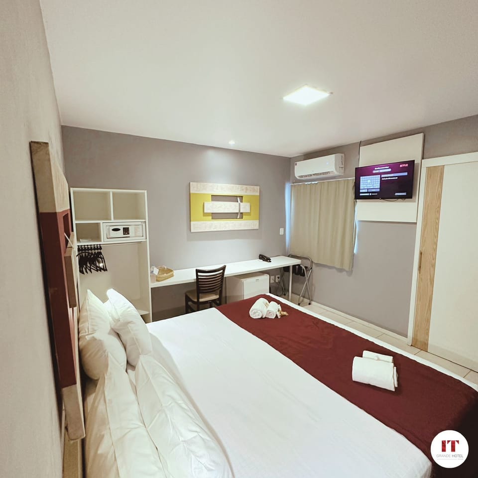 Double Room | In-room safe, desk, blackout drapes, free WiFi