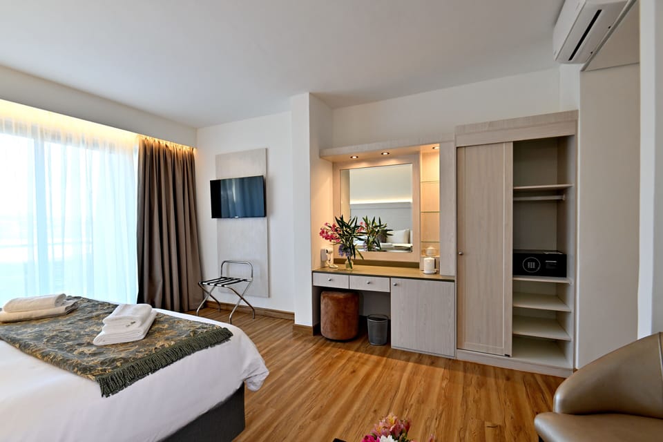 Superior Double or Twin Room, Balcony, Mountain View | Minibar, in-room safe, free WiFi, bed sheets