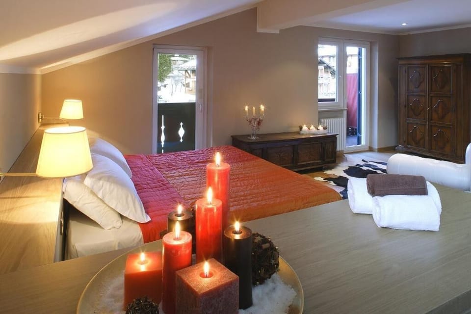 Suite | Minibar, in-room safe, desk, cribs (surcharge)