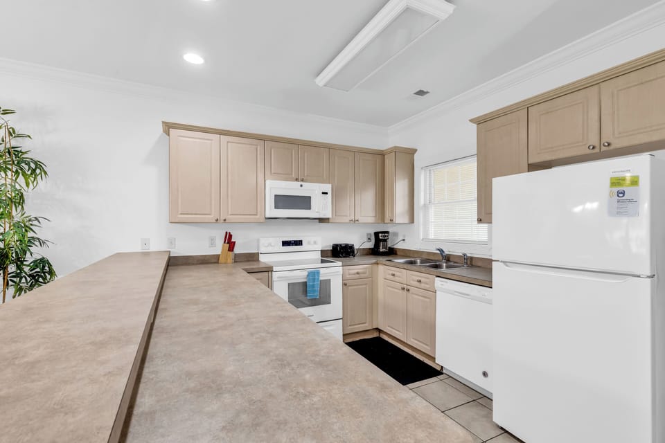 Villa, 2 Bedrooms | Private kitchen | Fridge, microwave, oven, stovetop