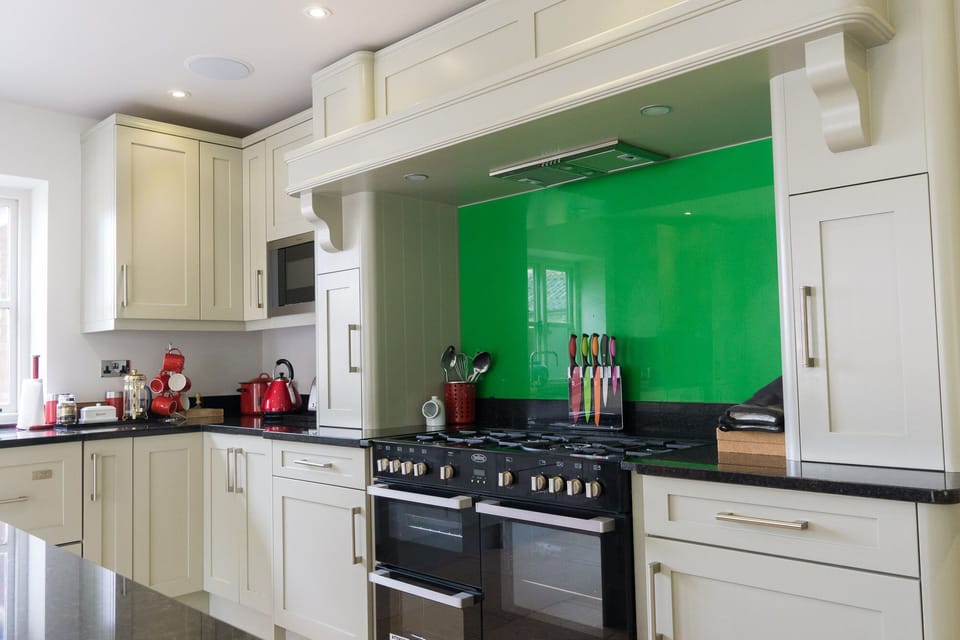House, 2 Bedrooms | Private kitchen | Full-size fridge, microwave, oven, stovetop